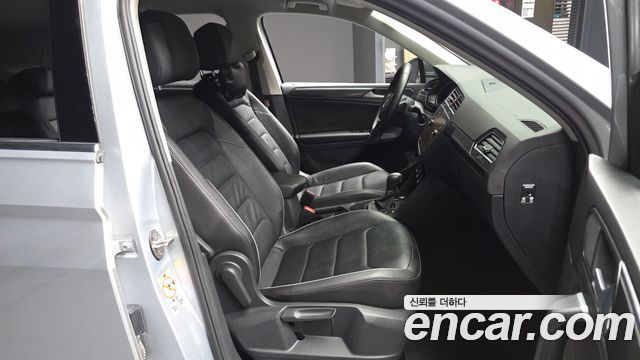 Volkswagen Tiguan 2018 — photo 17