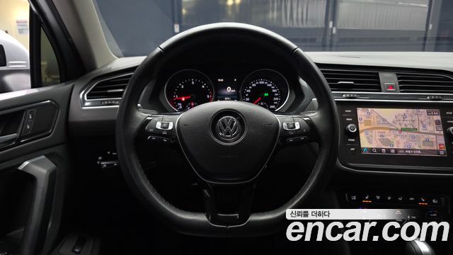 Volkswagen Tiguan 2018 — photo 19