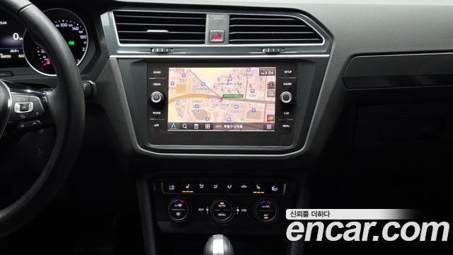 Volkswagen Tiguan 2018 — photo 20
