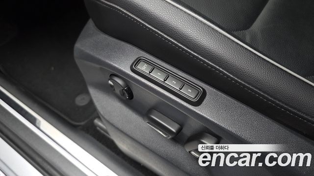 Volkswagen Tiguan 2018 — photo 24