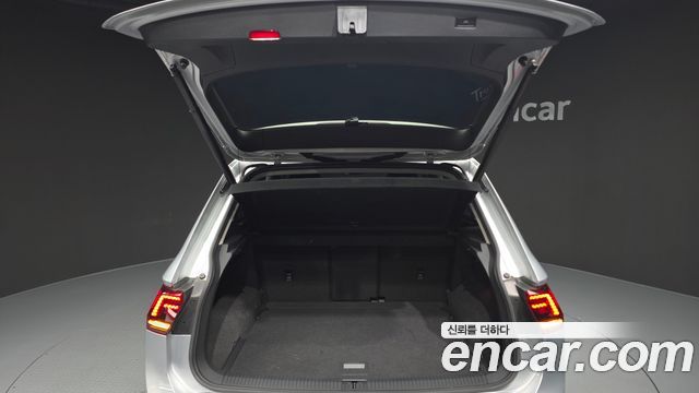 Volkswagen Tiguan 2018 — photo 33