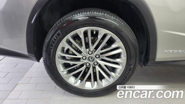 Lexus RX 2020 — photo 5