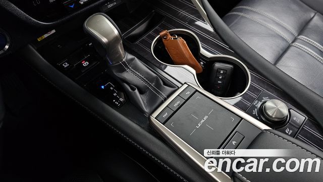 Lexus RX 2020 — photo 12