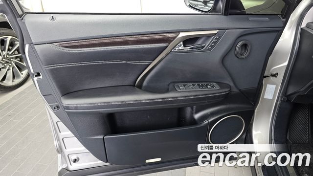 Lexus RX 2020 — photo 14