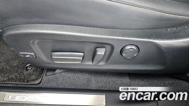 Lexus RX 2020 — photo 31