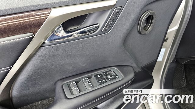 Lexus RX 2020 — photo 36