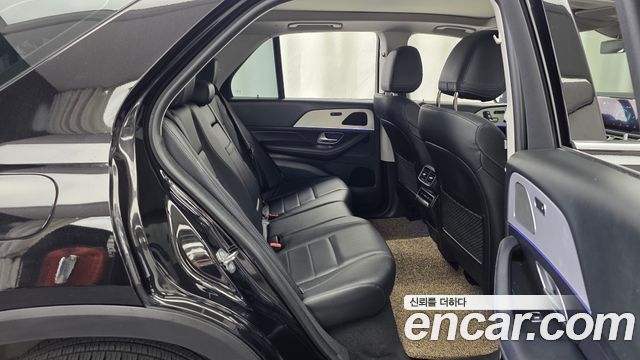Mercedes-Benz GLE-Class 2020 — photo 12