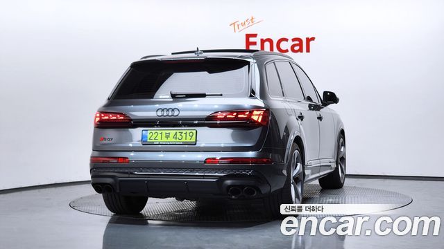 Audi SQ7 2025 — photo 4