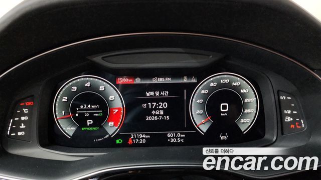 Audi SQ7 2025 — photo 11