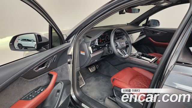 Audi SQ7 2025 — photo 13