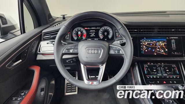 Audi SQ7 2025 — photo 19