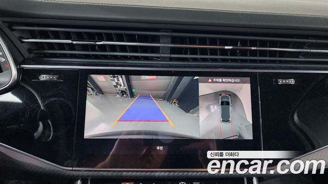Audi SQ7 2025 — photo 20