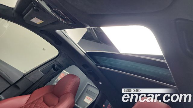 Audi SQ7 2025 — photo 24