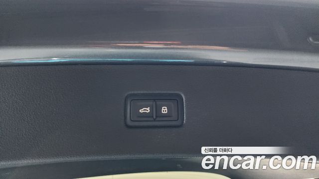 Audi SQ7 2025 — photo 25