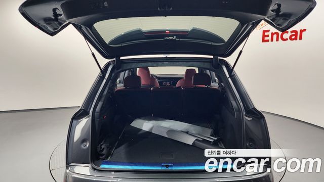 Audi SQ7 2025 — photo 26