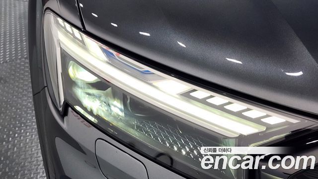 Audi SQ7 2025 — photo 8