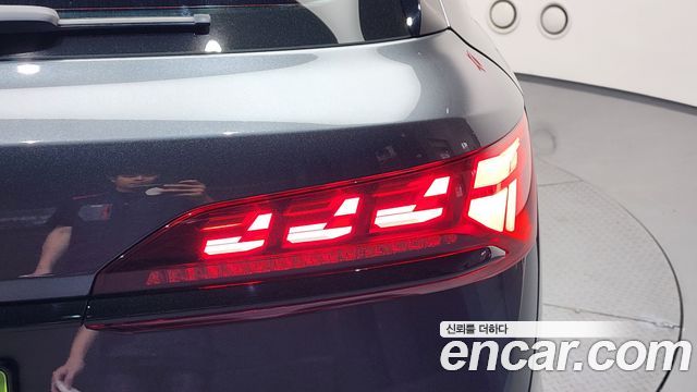 Audi SQ7 2025 — photo 9