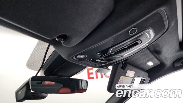 Audi SQ7 2025 — photo 28