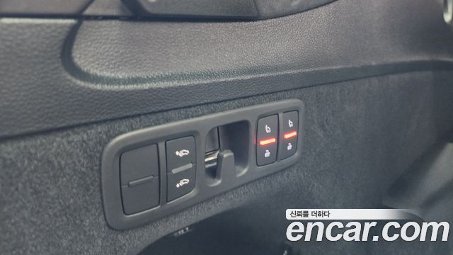 Audi SQ7 2025 — photo 30