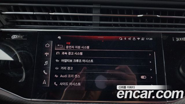 Audi SQ7 2025 — photo 32