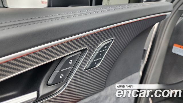 Audi SQ7 2025 — photo 39