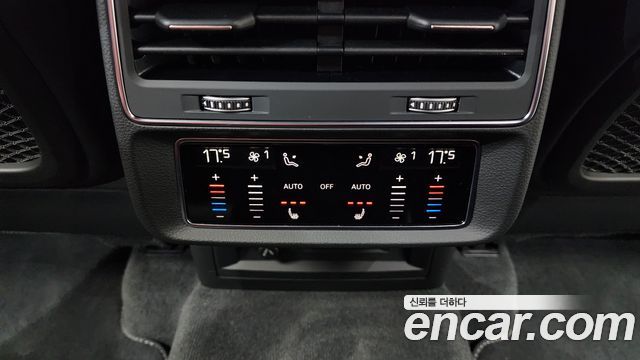 Audi SQ7 2025 — photo 43