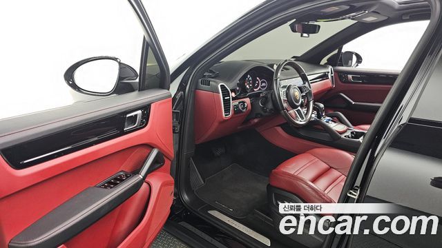 Porsche Cayenne 2019 — photo 13
