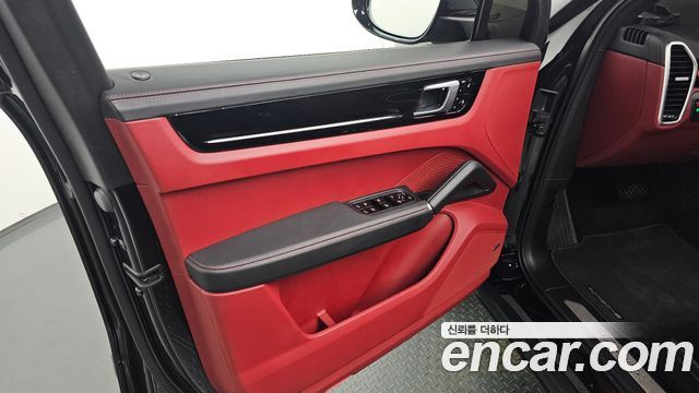 Porsche Cayenne 2019 — photo 14
