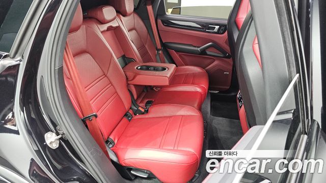Porsche Cayenne 2019 — photo 16