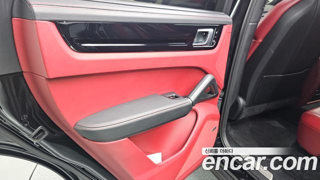 Porsche Cayenne 2019 — photo 31