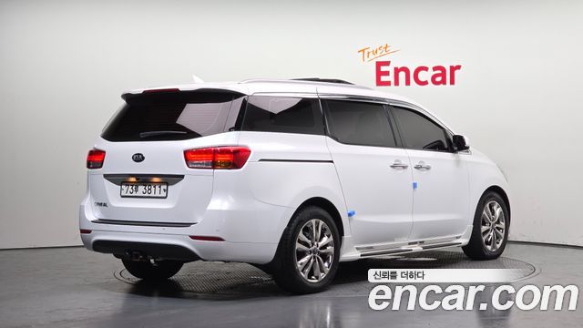 Kia Canival 2017 — photo 2