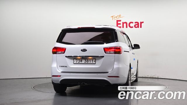 Kia Canival 2017 — photo 4