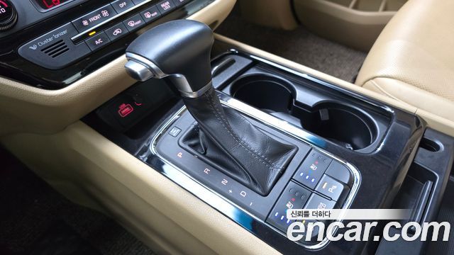 Kia Canival 2017 — photo 12