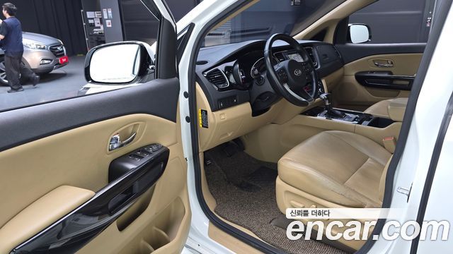 Kia Canival 2017 — photo 13