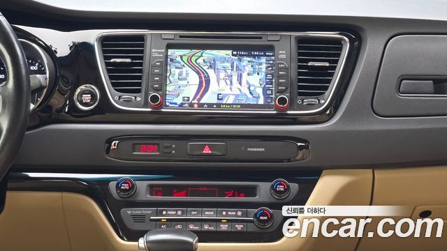Kia Canival 2017 — photo 22