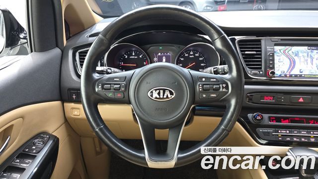 Kia Canival 2017 — photo 23