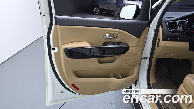 Kia Canival 2017 — photo 14