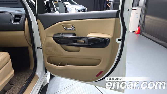 Kia Canival 2017 — photo 15