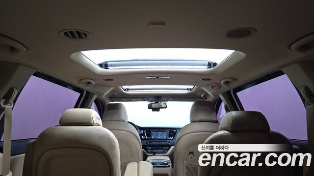 Kia Canival 2017 — photo 28