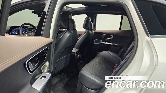Mercedes-Benz EQE 2023 — photo 11