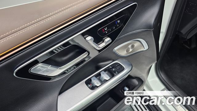 Mercedes-Benz EQE 2023 — photo 16