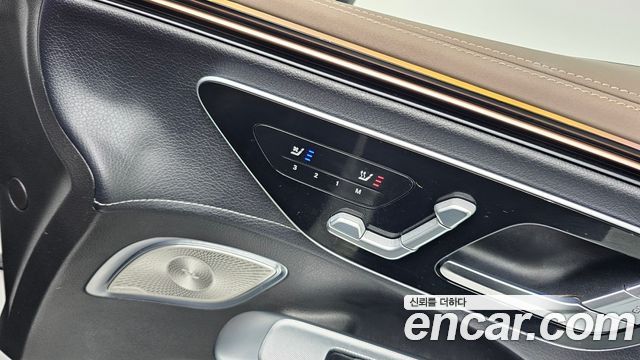 Mercedes-Benz EQE 2023 — photo 17