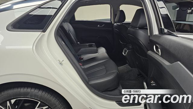 Kia K5 2025 — photo 17