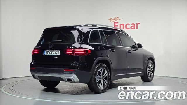 Mercedes-Benz GLB-Class 2024 — photo 2
