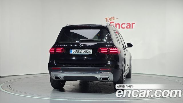 Mercedes-Benz GLB-Class 2024 — photo 4