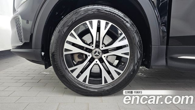 Mercedes-Benz GLB-Class 2024 — photo 5