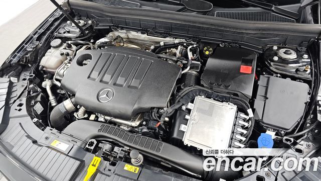Mercedes-Benz GLB-Class 2024 — photo 6