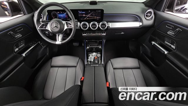 Mercedes-Benz GLB-Class 2024 — photo 10