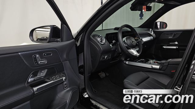 Mercedes-Benz GLB-Class 2024 — photo 13