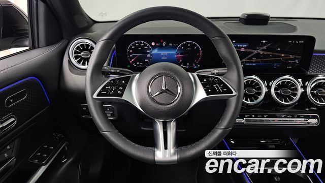 Mercedes-Benz GLB-Class 2024 — photo 19
